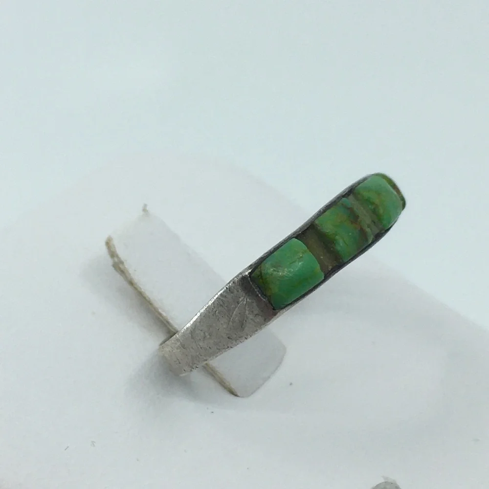 Vintage Native American Navajo-style Ring Green Gaspeite or Turquoise Stone Inly